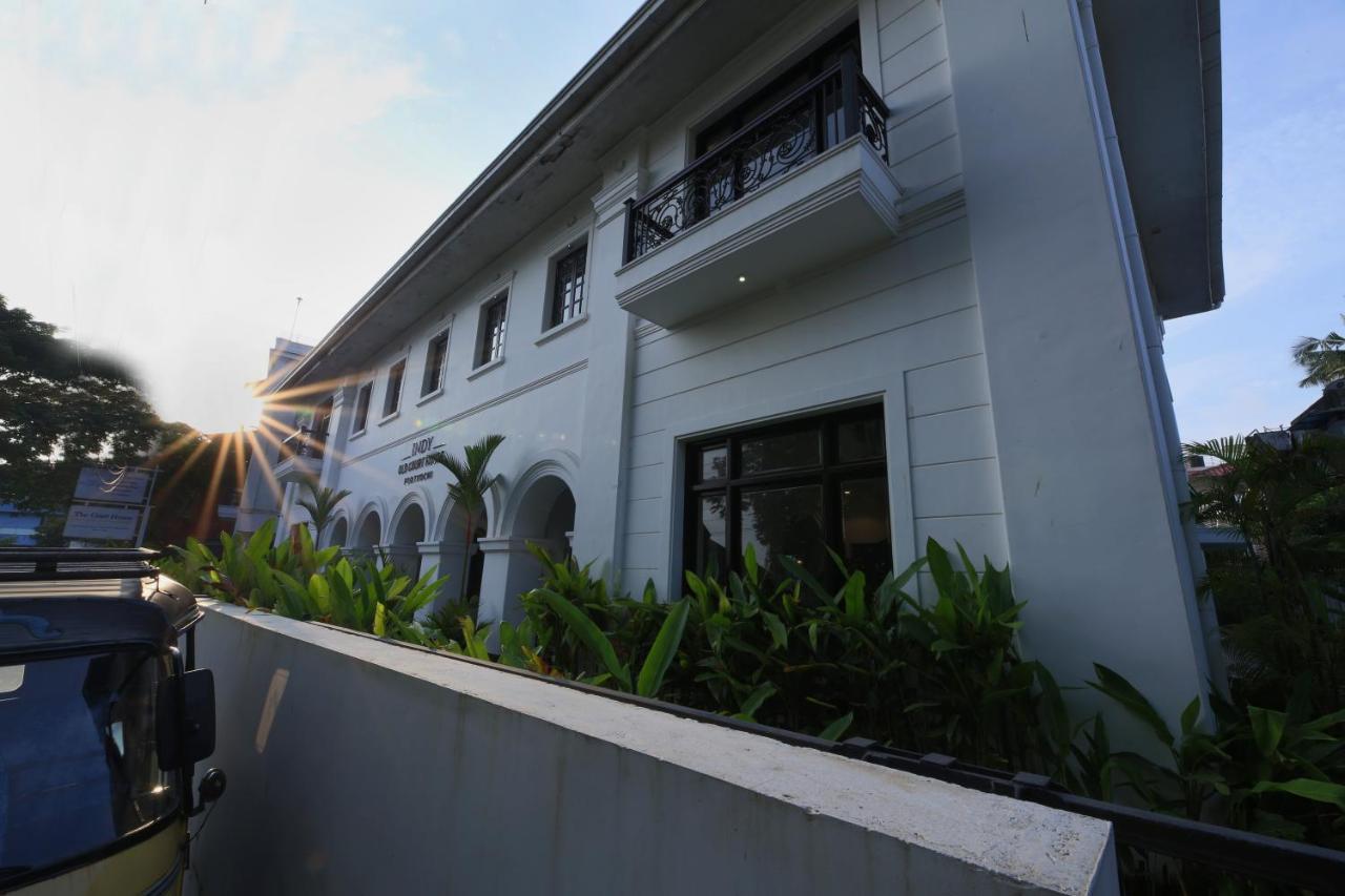 Готель Alpha Old Court House Kochi Екстер'єр фото
